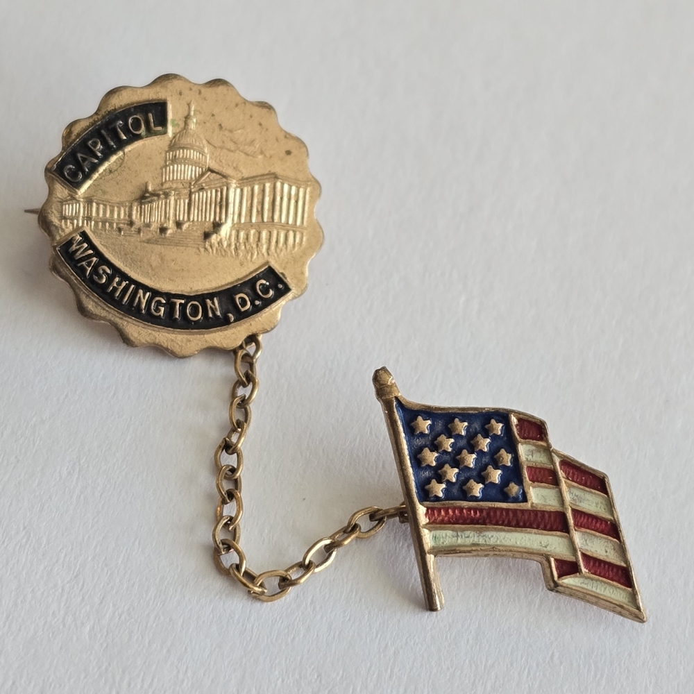 Vintage pin Washington DC Capitol Building American flag patriotic